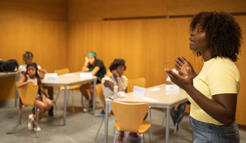 Activists push schools to teach ‘Black English’ Activists push schools to teach ‘Black English’