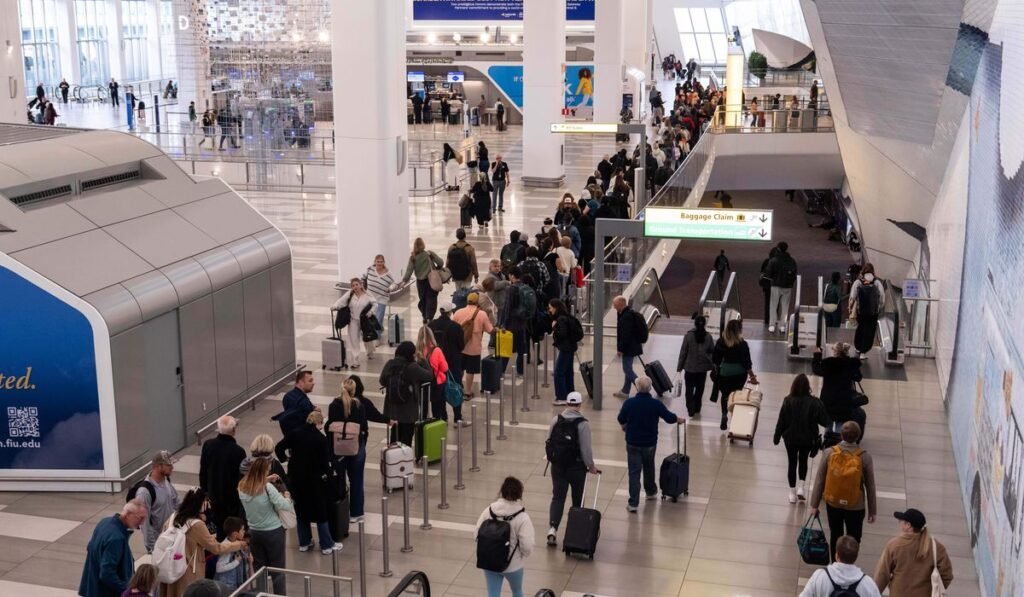 Airports in Tampa, Des Moines and Charleston opt for TSA privatization screening program Airports in Tampa, Des Moines and Charleston opt for TSA privatization screening program