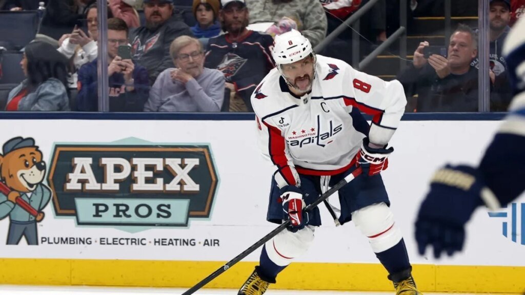 Alex Ovechkin: 'I'm back' on one-year deal with Capitals