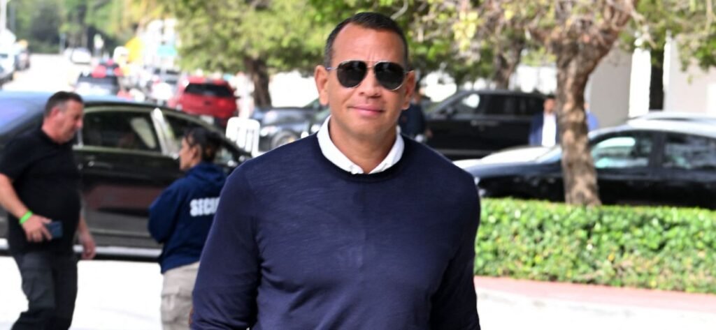 Alex Rodriguez Enjoys Steamy PDA With Mystery Woman Alex Rodriguez Enjoys Steamy PDA With Mystery Woman