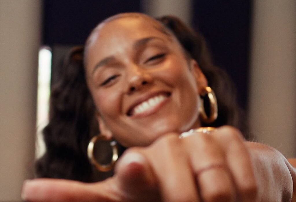 Alicia Keys Breaks Down ‘Fallin” Layer by Layer in New Music Series Alicia Keys Breaks Down ‘Fallin” Layer by Layer in New Music Series