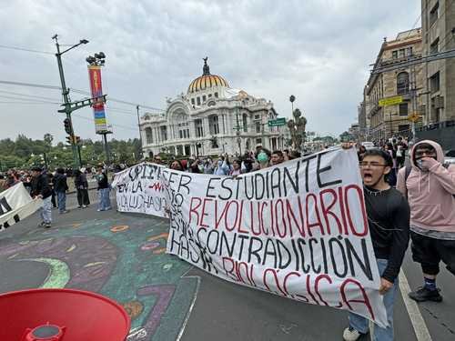 Alumnos en paro del IPN aceptan diálogo si van la Presidenta y otros mandos Alumnos en paro del IPN aceptan diálogo si van la Presidenta y otros mandos