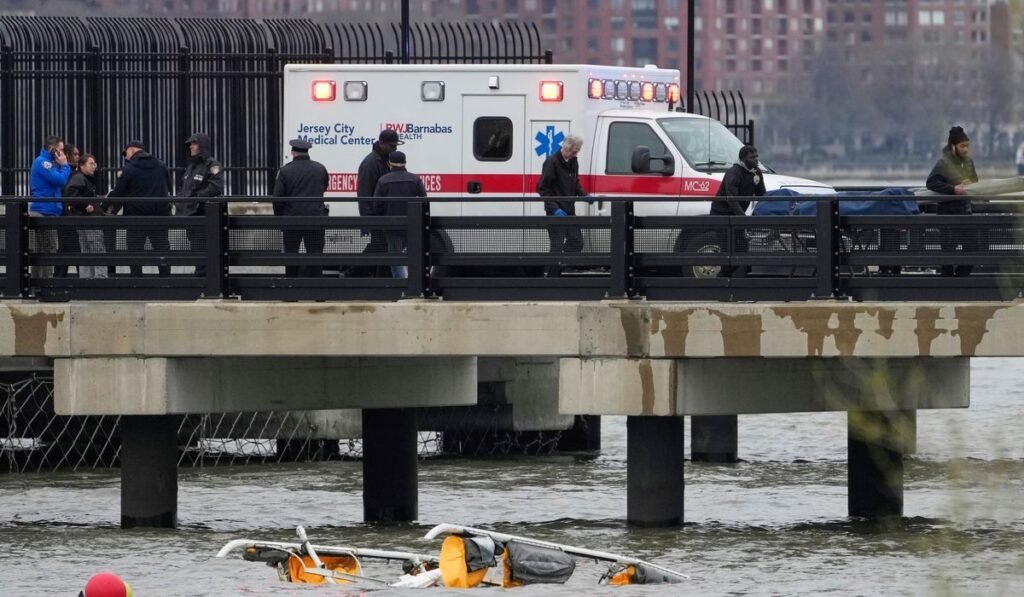 An NYC helicopter that crashed and killed 6 last year shows signs of bird strike, safety board says