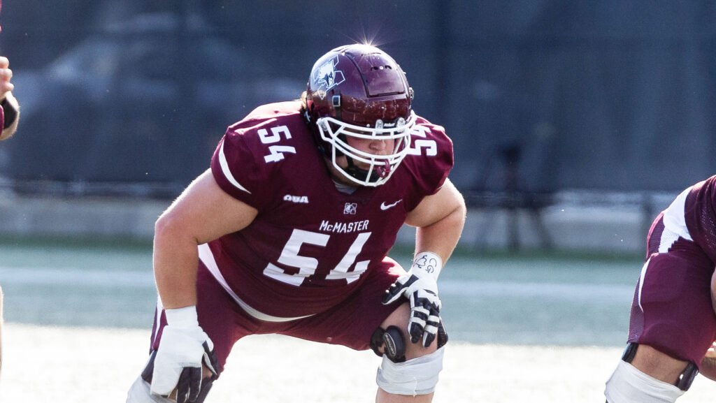 Argos sign offensive lineman Frank Vreugdenhil