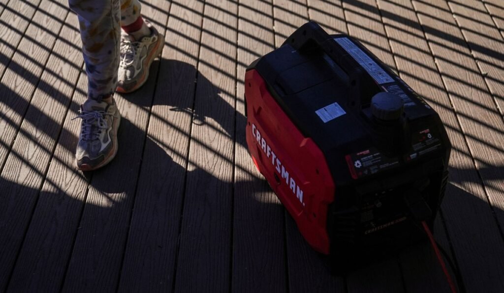 Battery bank or generator? How to choose the best backup power for your home during an outage Battery bank or generator? How to choose the best backup power for your home during an outage