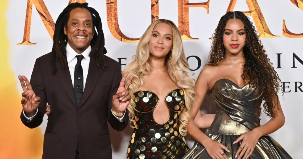 Beyonce Sings at Jay-Z Concert, Daughter Blue Ivy Plays Piano Beyonce Sings at Jay-Z Concert, Daughter Blue Ivy Plays Piano