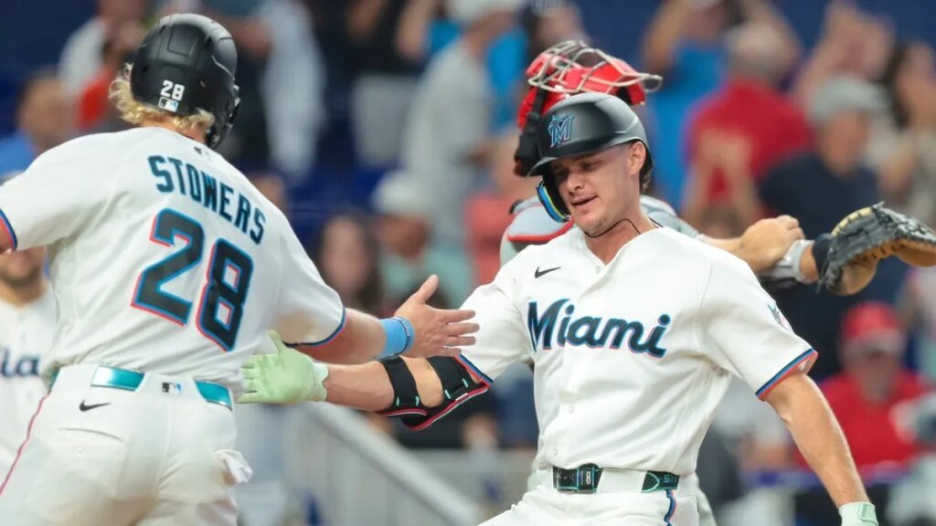 Boosted by epic rally, surging Marlins take aim at Mets Boosted by epic rally, surging Marlins take aim at Mets