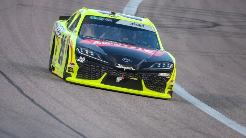 Brandon Jones edges Chase Elliott for weather-delayed O'Reilly Series win