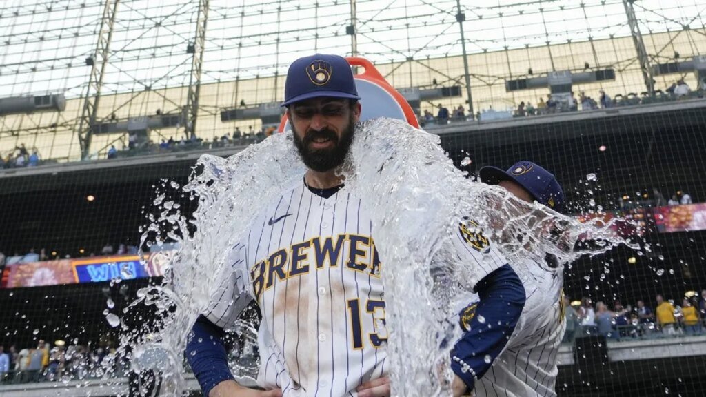 Brewers hold off late charge to hand Marlins 5th straight loss