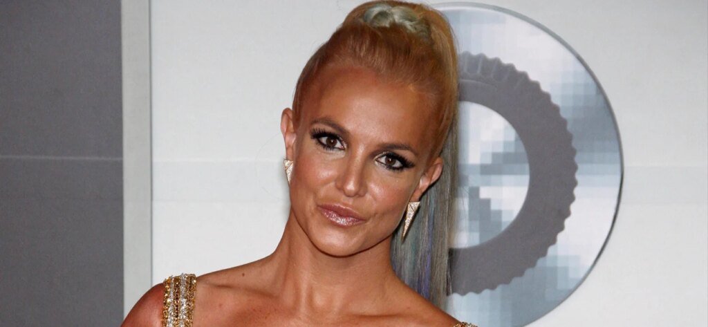 Britney Spears Sparks Fears With Freeway Sunroof Stunt