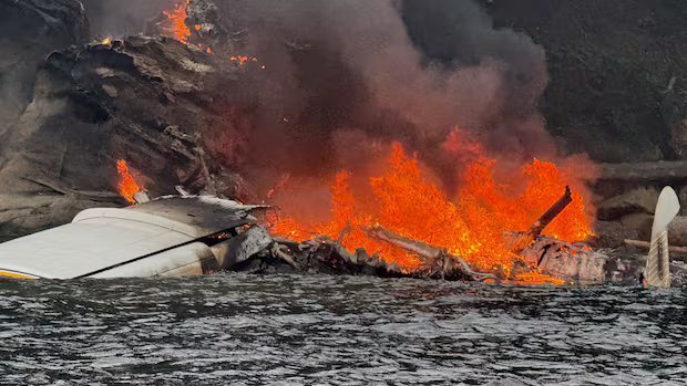 Bystanders help rescue passengers from seaplane crash near B.C.-Wash. border Bystanders help rescue passengers from seaplane crash near B.C.-Wash. border
