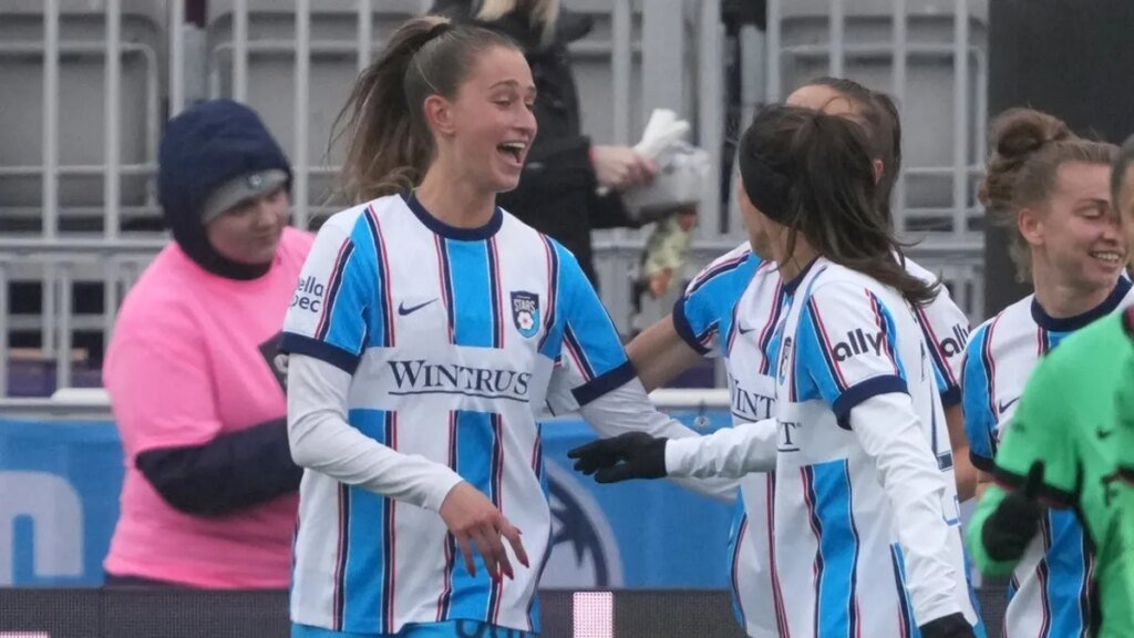 Chicago F Jordyn Huitema out for season with torn left ACL Chicago F Jordyn Huitema out for season with torn left ACL