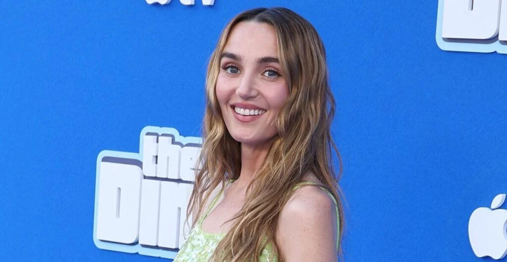 Chloe Fineman Opens Up About ‘Bittersweet’ SNL Exit Chloe Fineman Opens Up About 'Bittersweet' SNL Exit