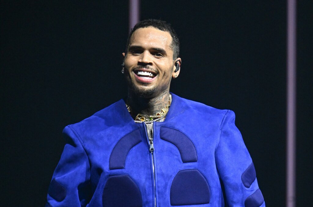 Chris Brown Has Fans Going Wild Over SPICY 'R&B' Tour Moment