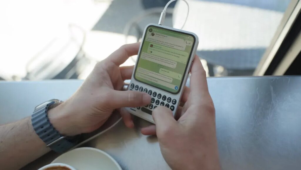 Clicks shows off its BlackBerry-inspired phone in a new hands-on video Clicks shows off its BlackBerry-inspired phone in a new hands-on video