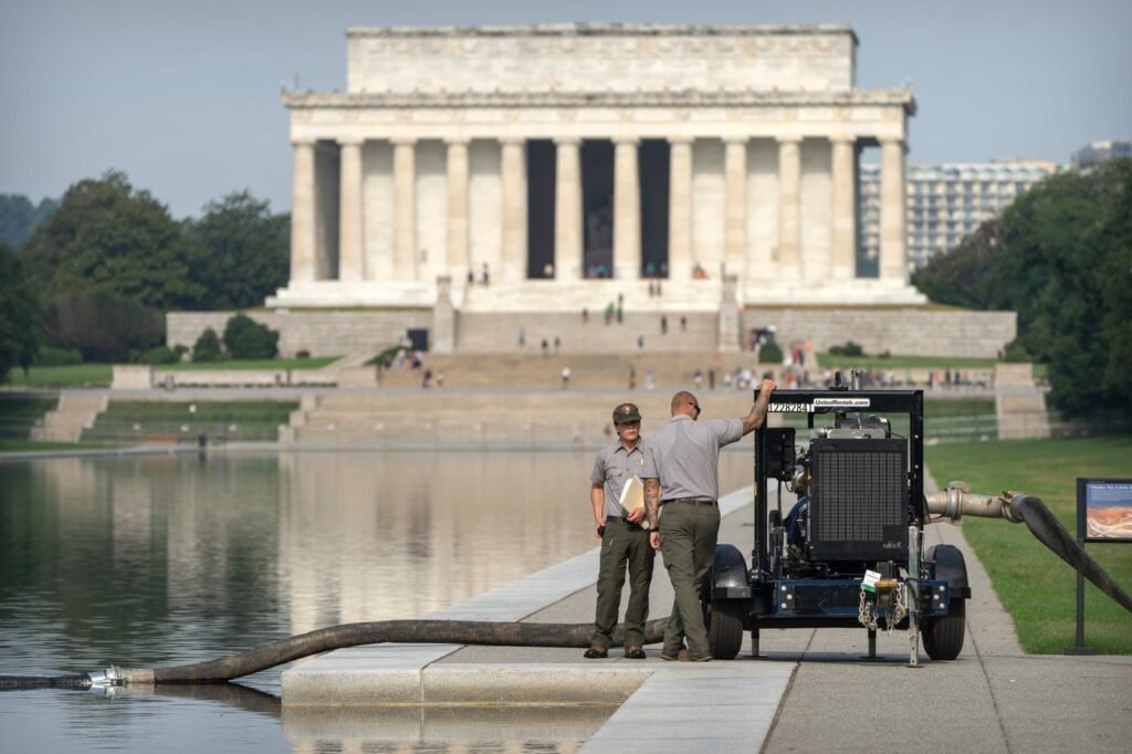 Crews are draining the Lincoln Memorial Reflecting Pool again as part of Trump’s troubled revamp Crews are draining the Lincoln Memorial Reflecting Pool again as part of Trump's troubled revamp