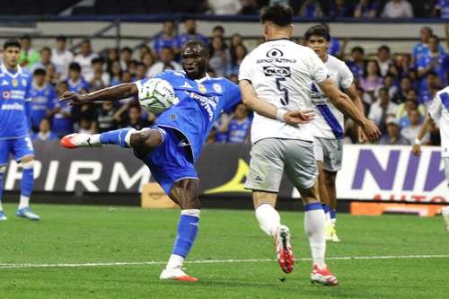 Cruz Azul remonta otra vez y sonríe en casa ante el Puebla Cruz Azul remonta otra vez y sonríe en casa ante el Puebla