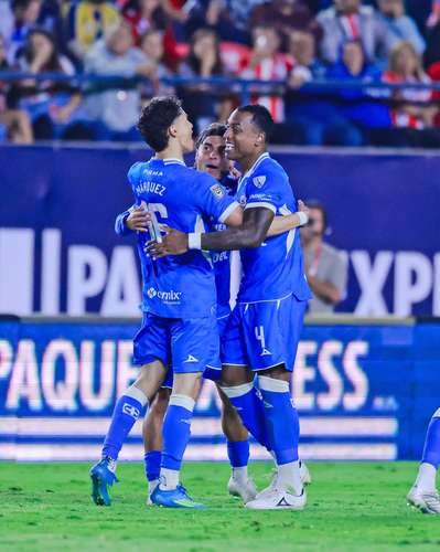Cruz Azul remonta y vence a San Luis 3-2 Cruz Azul remonta y vence a San Luis 3-2