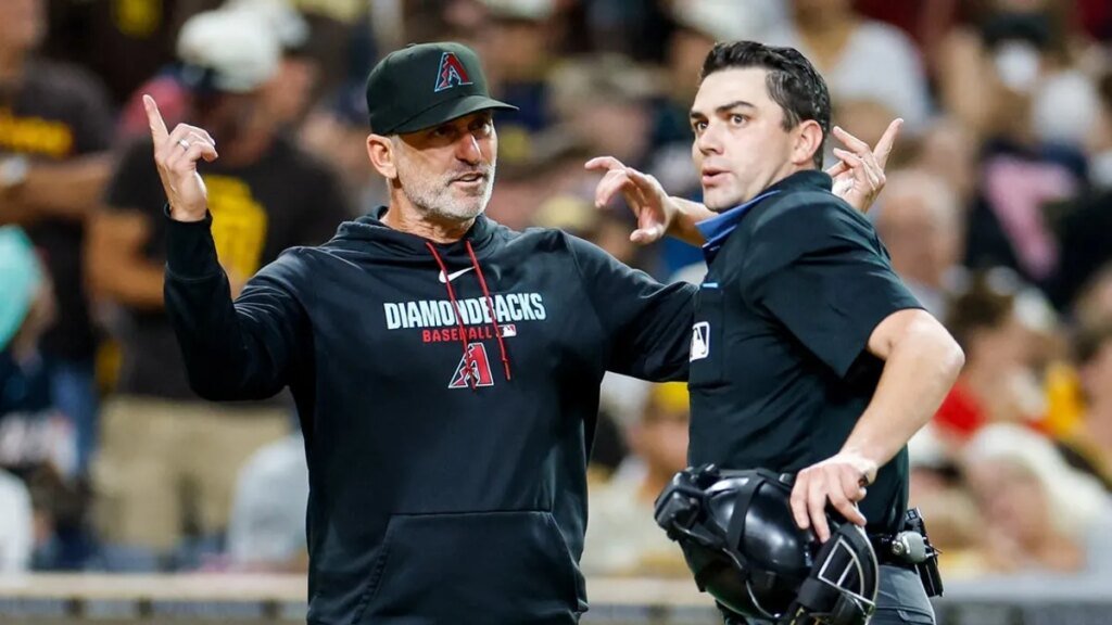 D-backs manager Torey Lovullo ejected for arguing balk call D-backs manager Torey Lovullo ejected for arguing balk call