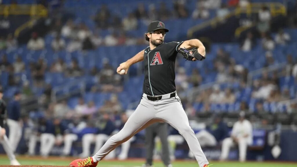 D-backs pursue third straight series sweep of Giants
