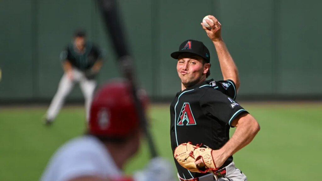 D-backs take makeup game with Cardinals as Tyler Locklear stars