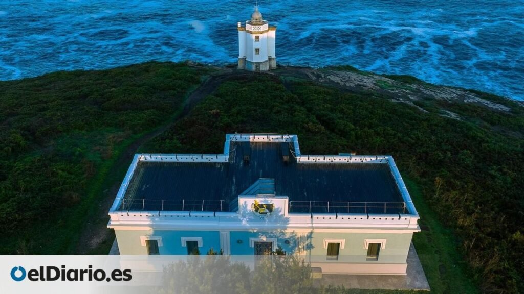 De 11 y 14 metros de altura, estos dos faros "hermanos" están separados por 300 metros y en medio vivía el farero