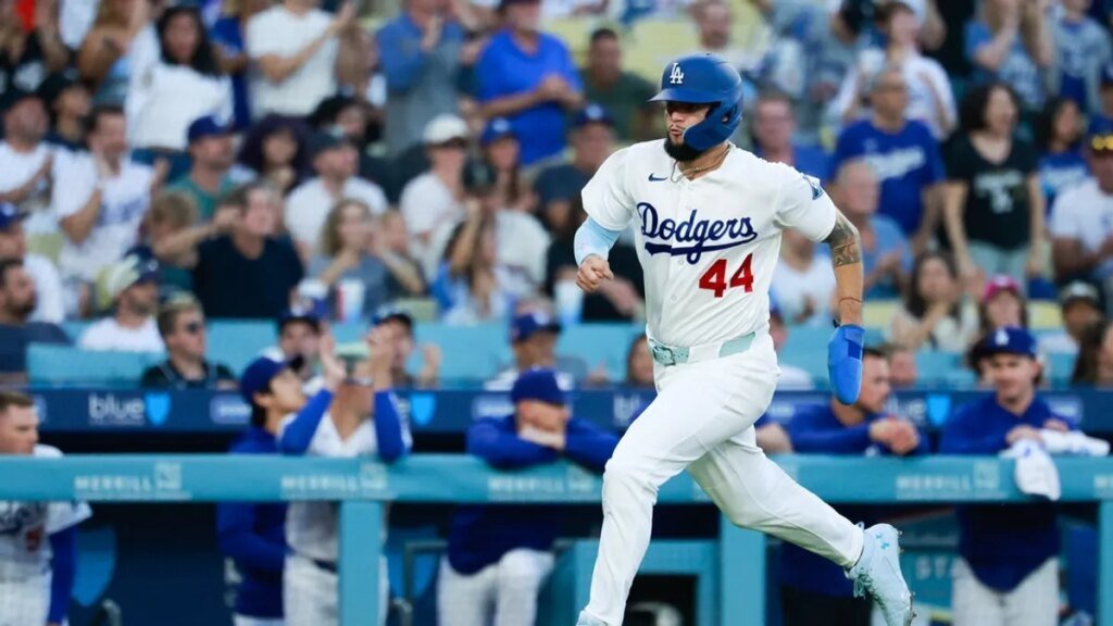 Dodgers keep rolling, top Mariners for another series win Dodgers keep rolling, top Mariners for another series win