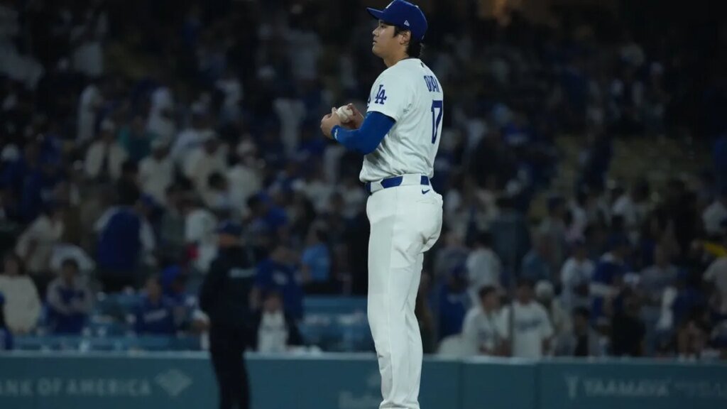 Dodgers push Shohei Ohtani’s pitching start back 2 days Dodgers push Shohei Ohtani's pitching start back 2 days