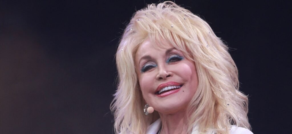 Dolly Parton Thanks Taylor Swift & Travis Kelce Dolly Parton Thanks Taylor Swift & Travis Kelce