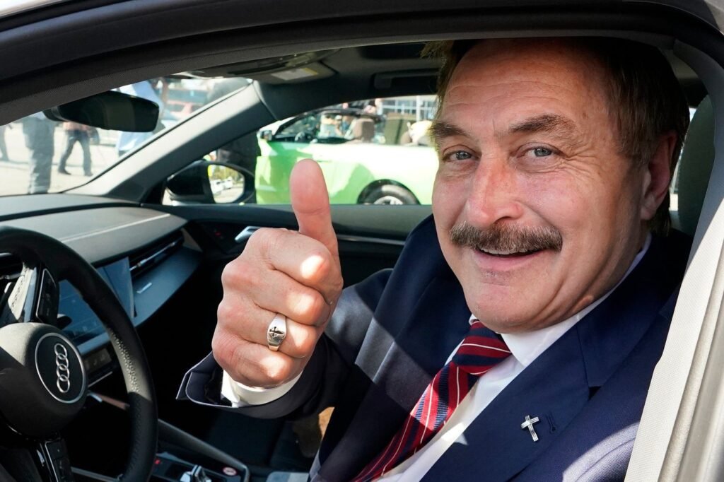 Donald Trump endorses ‘Pillow Man’ Mike Lindell for Minnesota governor Donald Trump endorses 'Pillow Man' Mike Lindell for Minnesota governor