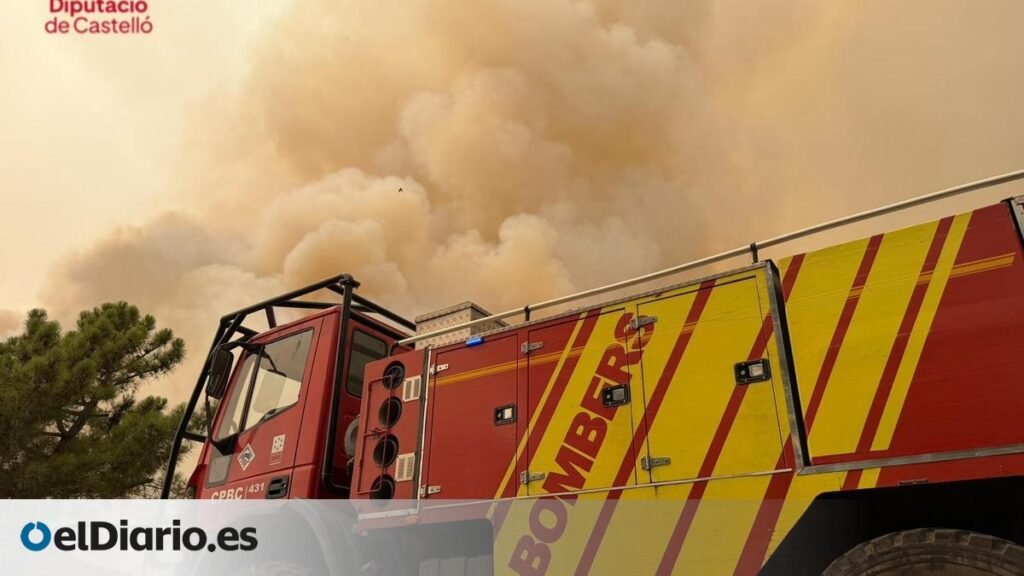 El incendio de la Vall d’Uixó sigue fuera de control tras arrasar 6.500 hectáreas El incendio de la Vall d’Uixó sigue fuera de control tras arrasar 6.500 hectáreas