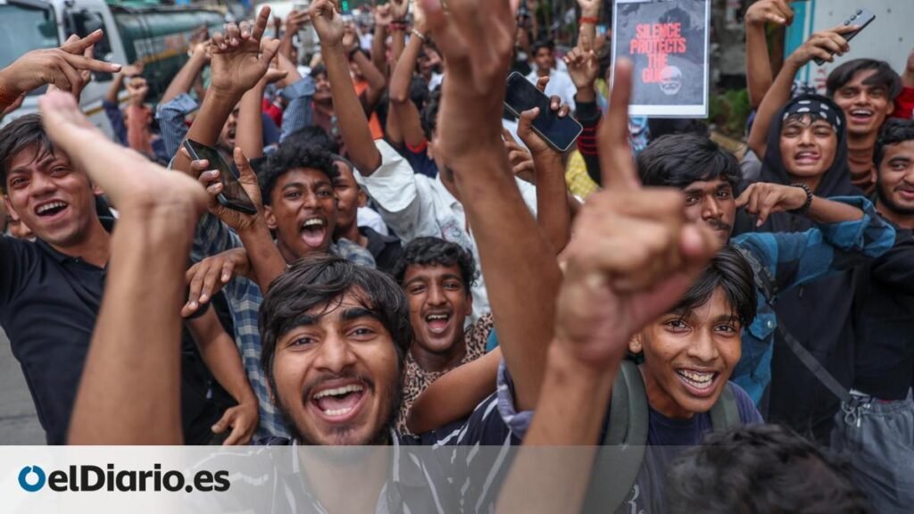 El movimiento juvenil ‘Cucarachas’ celebra la salida del ministro y exige al Gobierno indio que cumpla sus acuerdos El movimiento juvenil 'Cucarachas' celebra la salida del ministro y exige al Gobierno indio que cumpla sus acuerdos