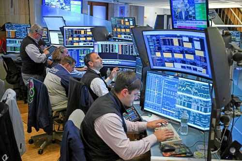 El peso subió y la bolsa mexicana, con ligera baja al cierre de la semana El peso subió y la bolsa mexicana, con ligera baja al cierre de la semana