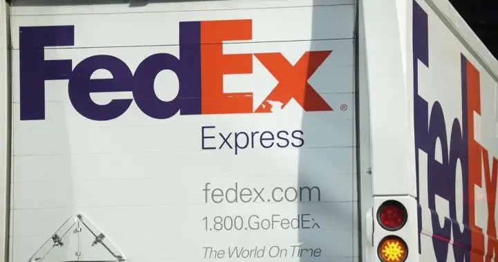 FedEx employees say they reported voyeurism concerns to management, were told to ‘relax’ – BC FedEx employees say they reported voyeurism concerns to management, were told to ‘relax’ - BC