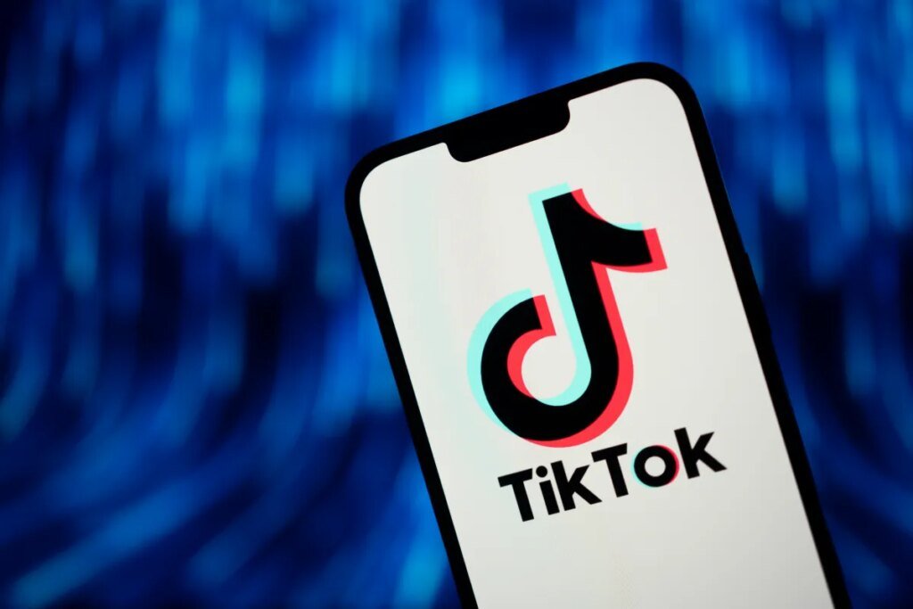 Federal employees can download TikTok on their work phones again Federal employees can download TikTok on their work phones again