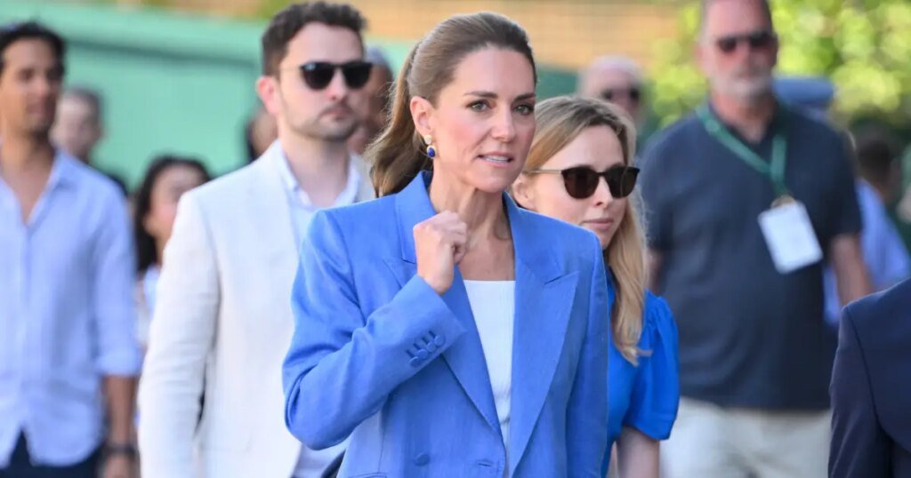 Forget Dresses! Kate Middleton Made This Suit Set Look Elegant Forget Dresses! Kate Middleton Made This Suit Set Look Elegant