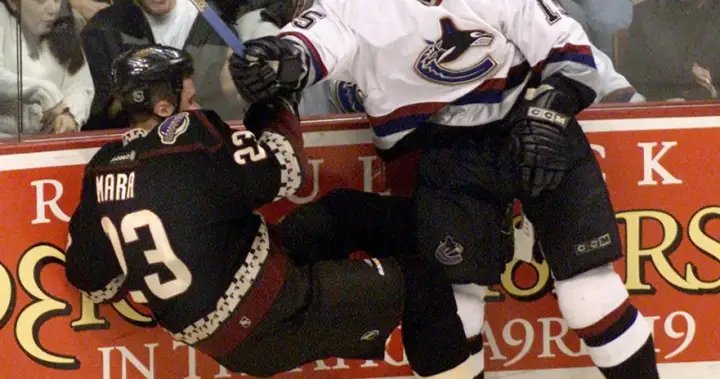 Former NHLer Tood Warriner to coach Windsor women Former NHLer Tood Warriner to coach Windsor women