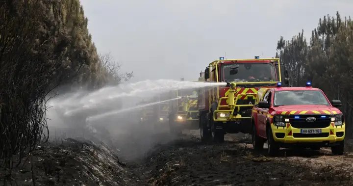 France says huge wildfire no longer growing after 220k evacuations – National France says huge wildfire no longer growing after 220k evacuations - National