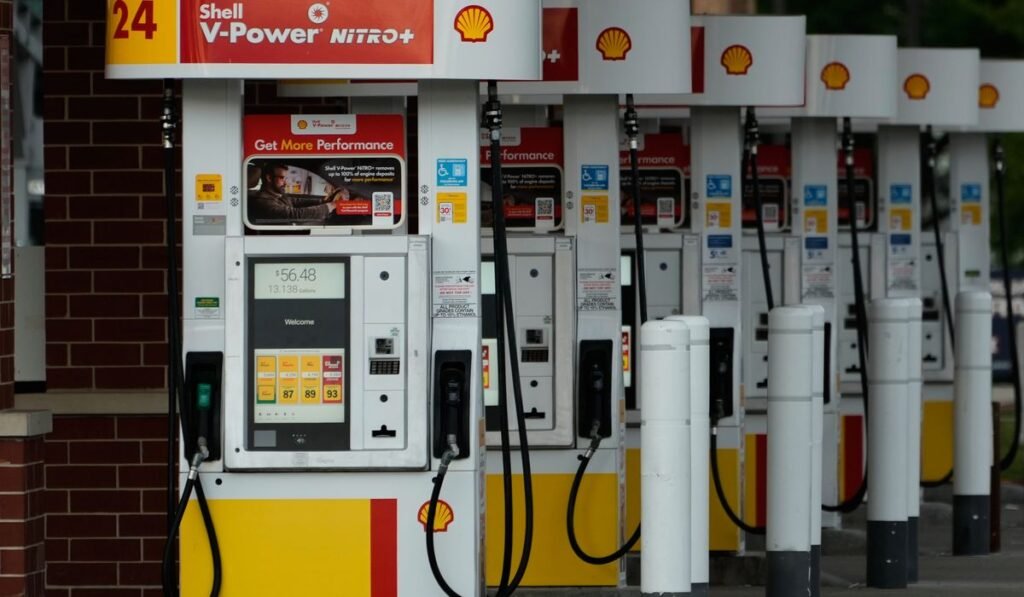 Gas prices rise above $4, on average, for the first time since mid-June Gas prices rise above $4, on average, for the first time since mid-June