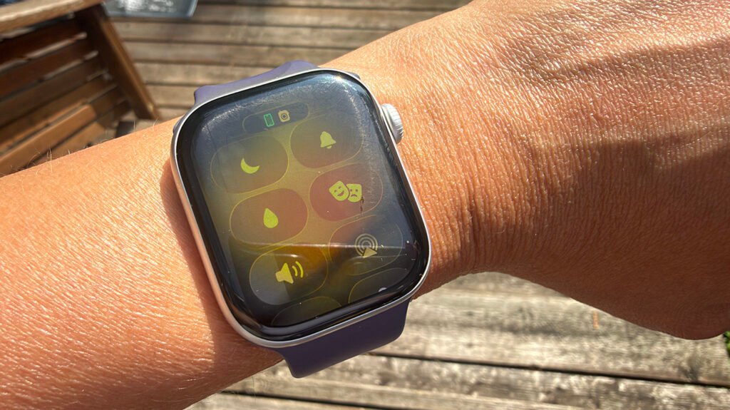 How Does The Apple Watch Water Lock Feature Actually Work? How Does The Apple Watch Water Lock Feature Actually Work?