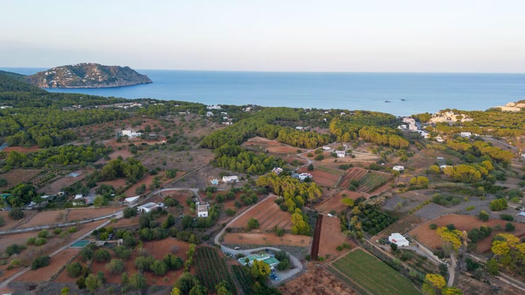 Ibiza residents declare war on illegal villa parties: 1,000 guests, private security and no permits | Spain