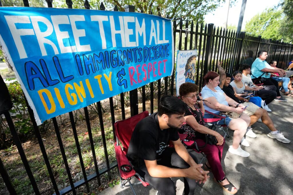Immigrants say they are being held for days in a Miami ICE office under ‘horrific’ conditions | U.S. Immigrants say they are being held for days in a Miami ICE office under ‘horrific’ conditions | U.S.
