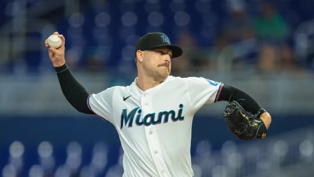 Janson Junk returns to help Marlins top Mariners for 6th straight win