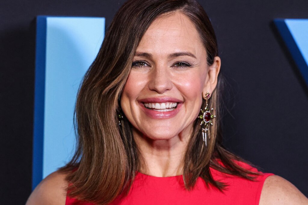 Jennifer Garner Recounts Wild Paparazzi Encounters