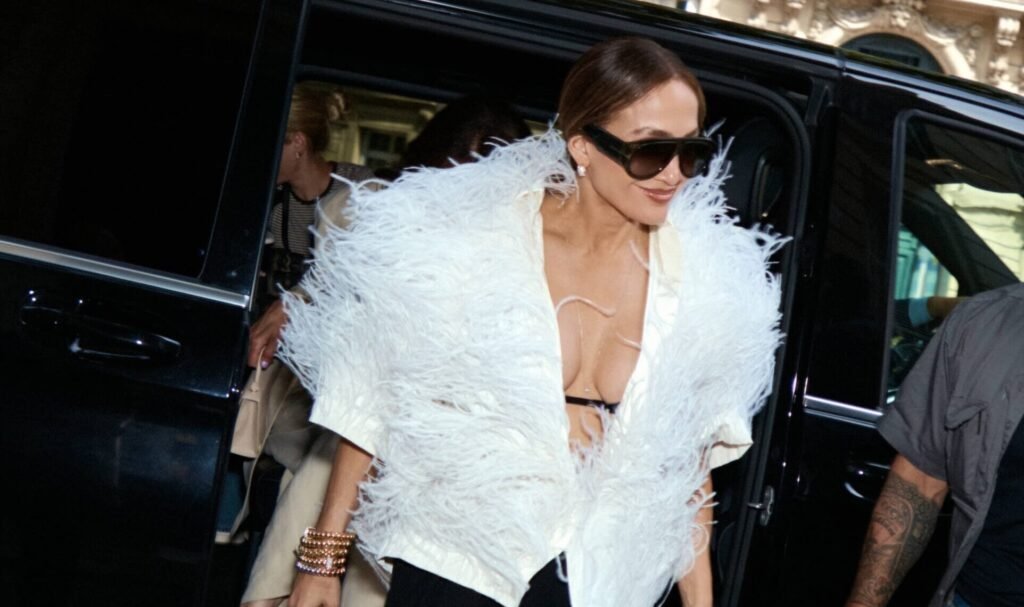 Jennifer Lopez And Her Sisters Bring A Family Reunion to Paris Jennifer Lopez And Her Sisters Bring A Family Reunion to Paris