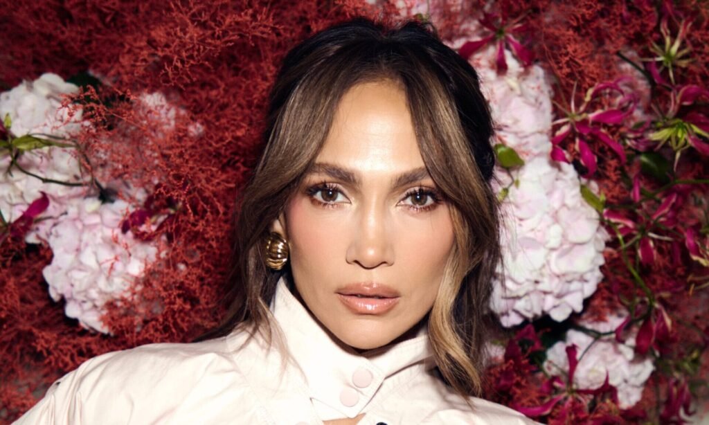 Jennifer Lopez Arrives in Paris and Lets a Caption Do the Talking Jennifer Lopez Arrives in Paris and Lets a Caption Do the Talking