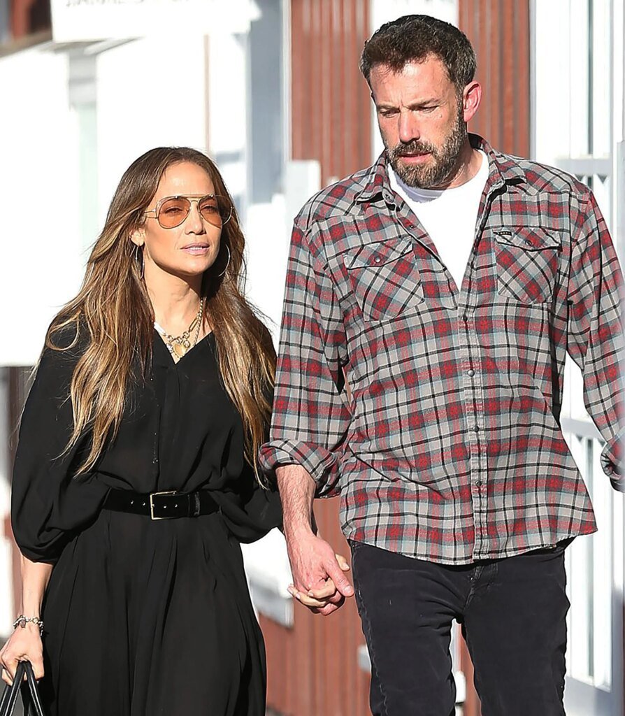 Jennifer Lopez Still Can’t Escape Ben Affleck After Split Jennifer Lopez Still Can't Escape Ben Affleck After Split