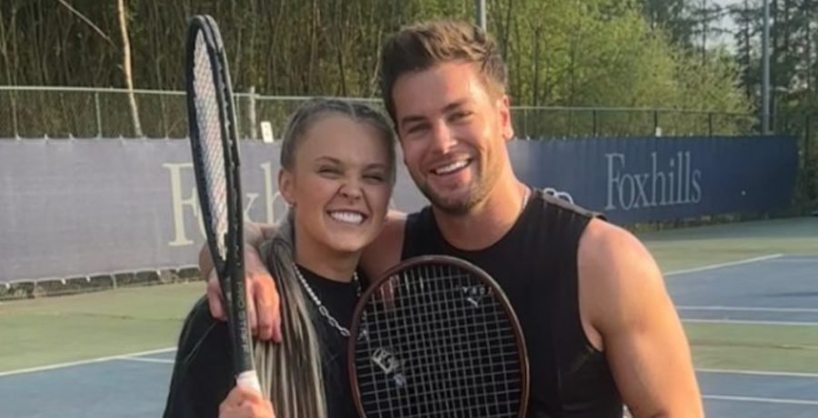 JoJo Siwa & Chris Hughes Tease Engagement With On-Stage Kiss JoJo Siwa & Chris Hughes Tease Engagement With On-Stage Kiss