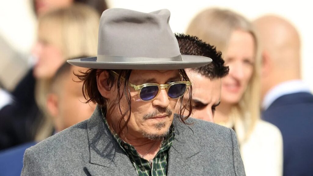 Johnny Depp Takes Swipe At Trump During Comic-Con Return