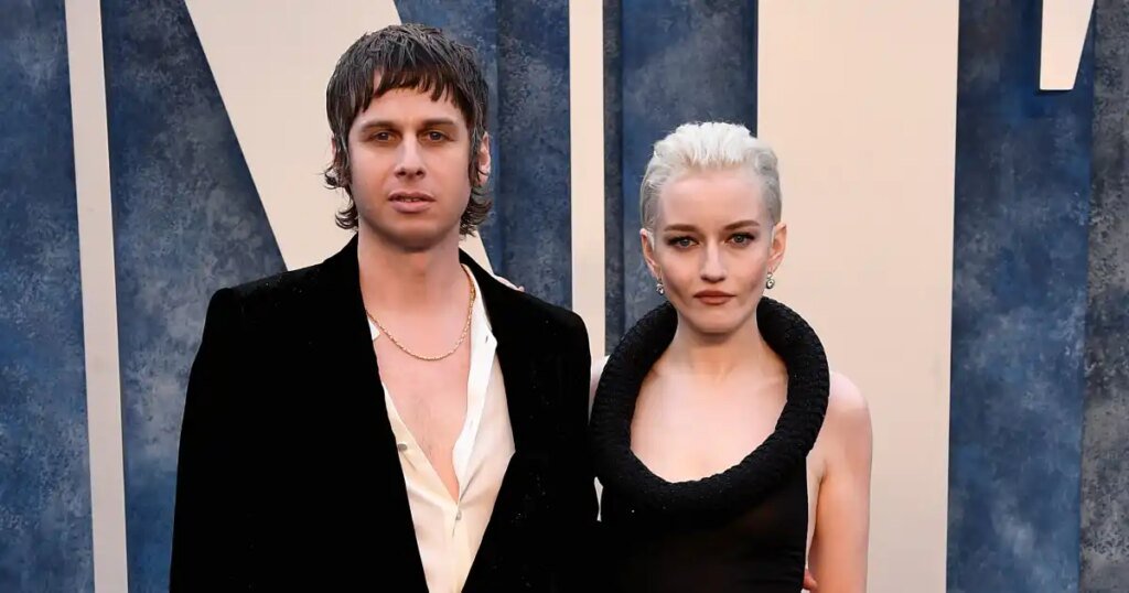 Julia Garner and Mark Foster Split After 6 Years of Marriage Julia Garner and Mark Foster Split After 6 Years of Marriage